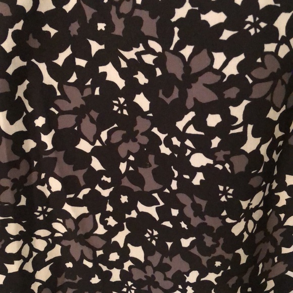 NWOT Lands End Black and White Floral Swim Shorts. - Picture 3 of 10